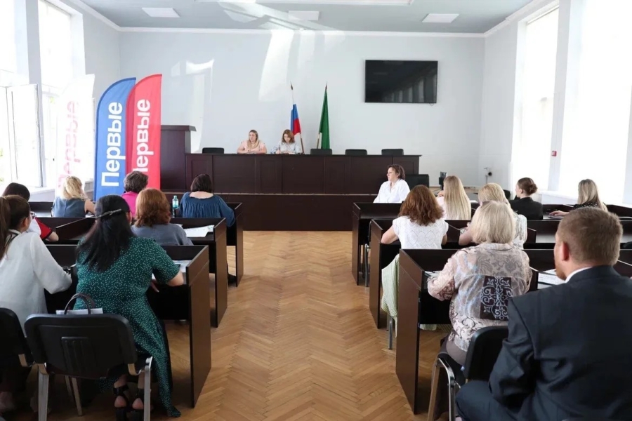 В Майкопском районе обсудили реализацию проектов в рамках нацпроекта «Молодежь и дети»